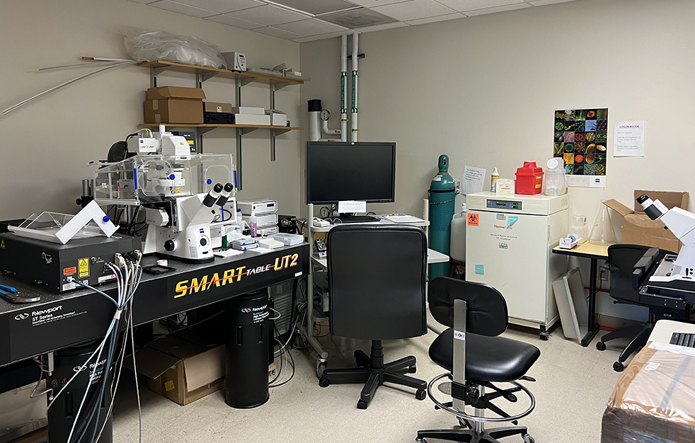 laboratory equipment in IBB's Optical Microscopy Core
