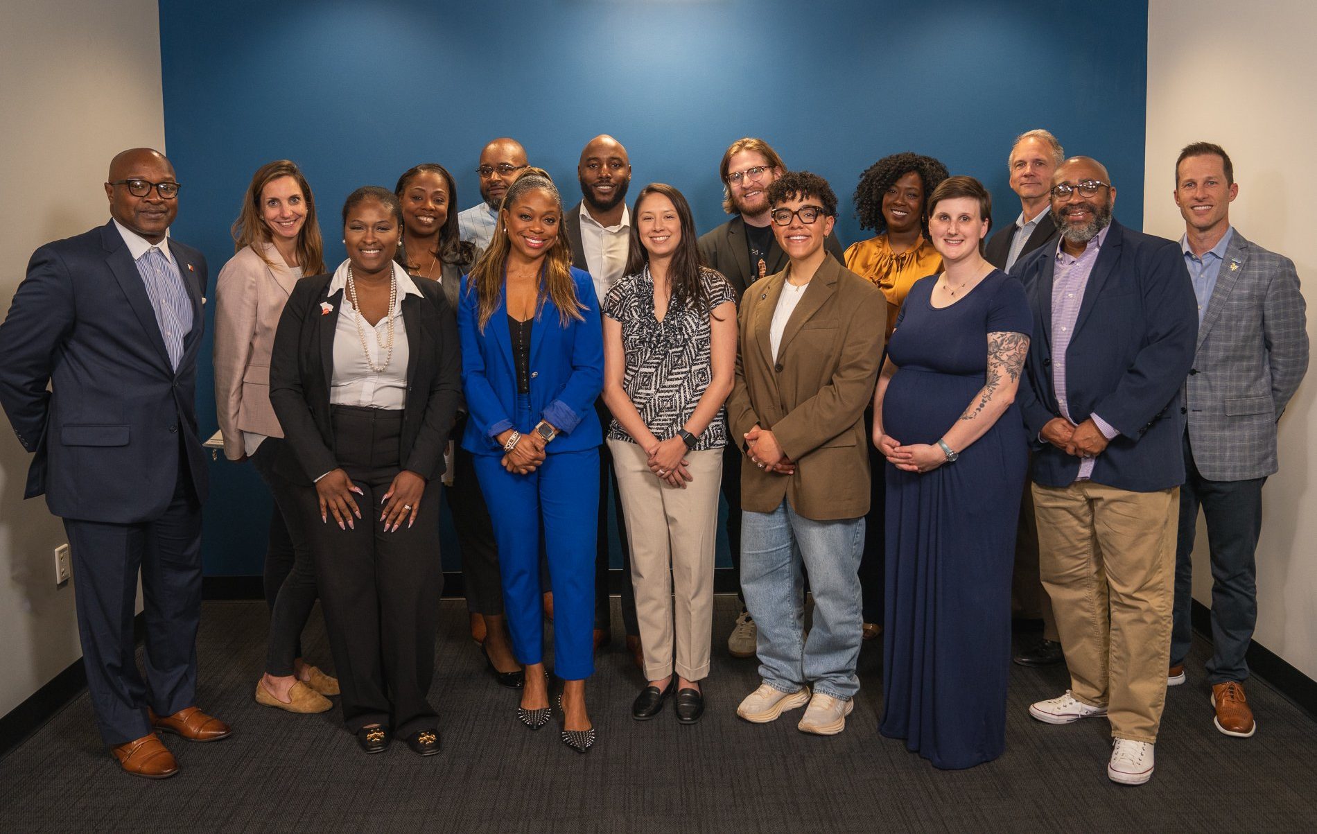 The 2024 Leaders cohort poses for a photo.